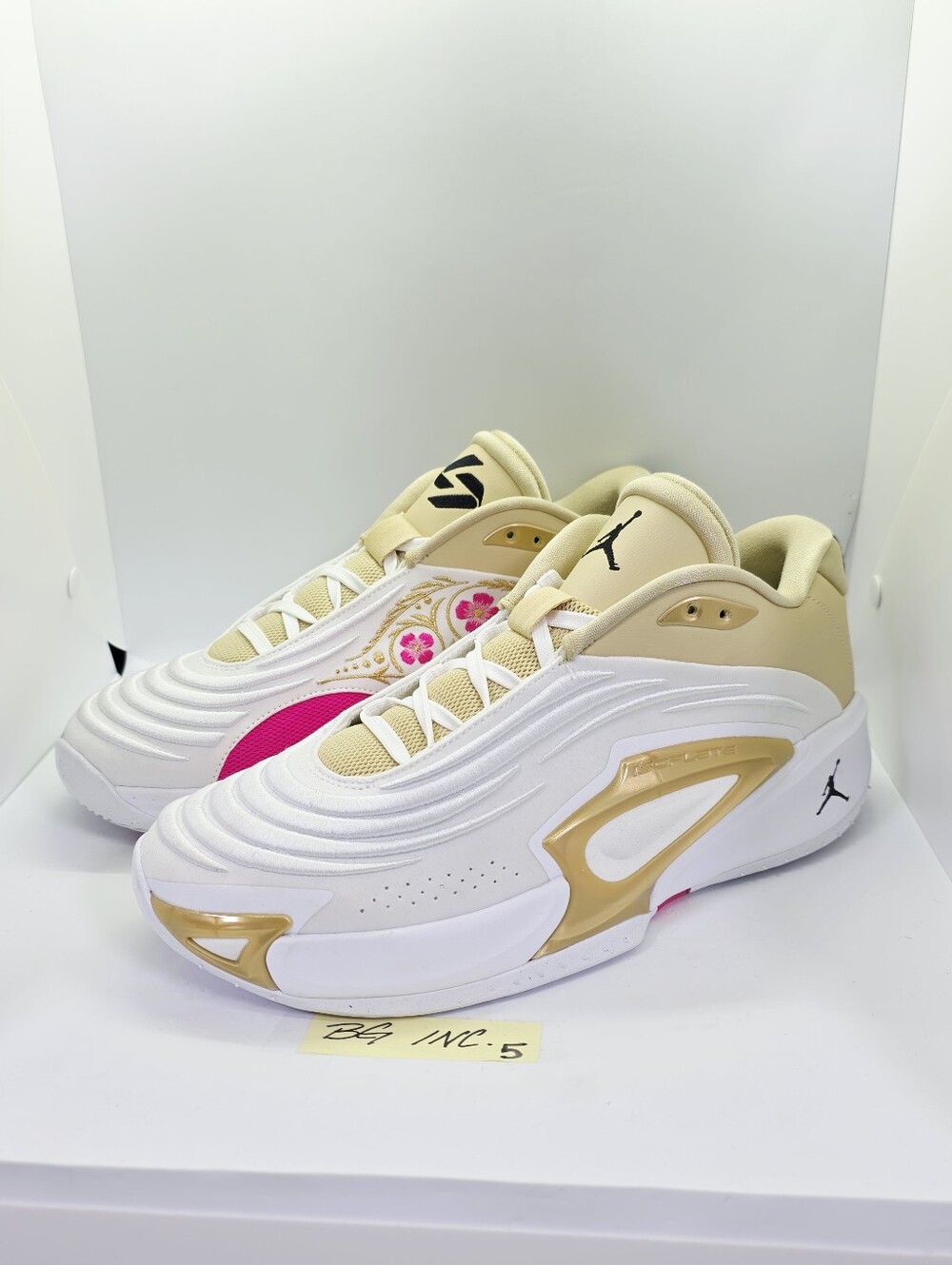 Size 11.5M - Nike Air Jordan Luka 3 SE "El Matador" White / Team Gold FZ2464-100